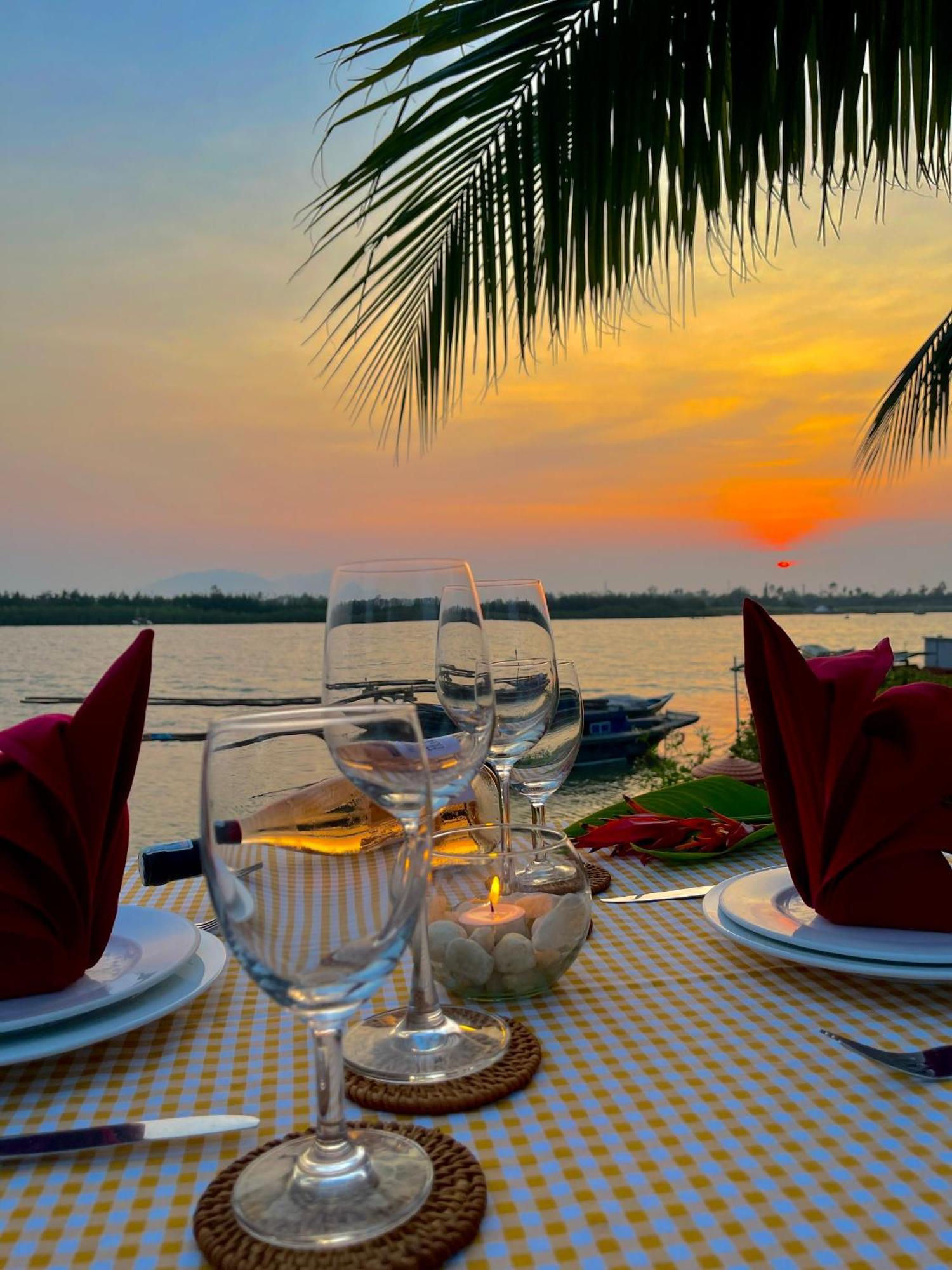 Bel Marina Hoi An Resort Zewnętrze zdjęcie Sunset at the Riverine Restaurant