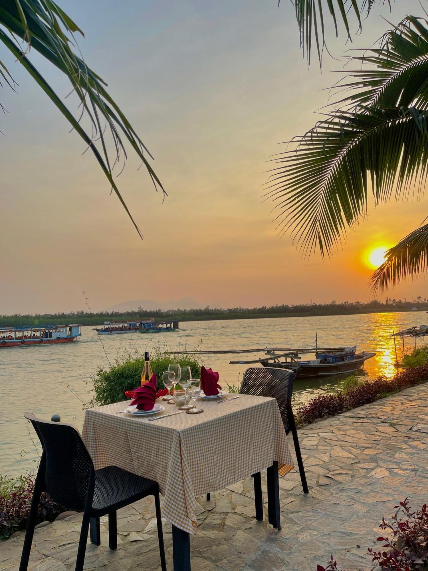 Bel Marina Hoi An Resort Zewnętrze zdjęcie Sunset at the Riverine Restaurant