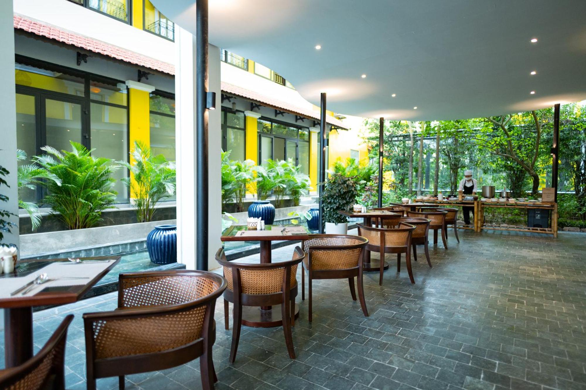 Bel Marina Hoi An Resort Zewnętrze zdjęcie The interior of the restaurant