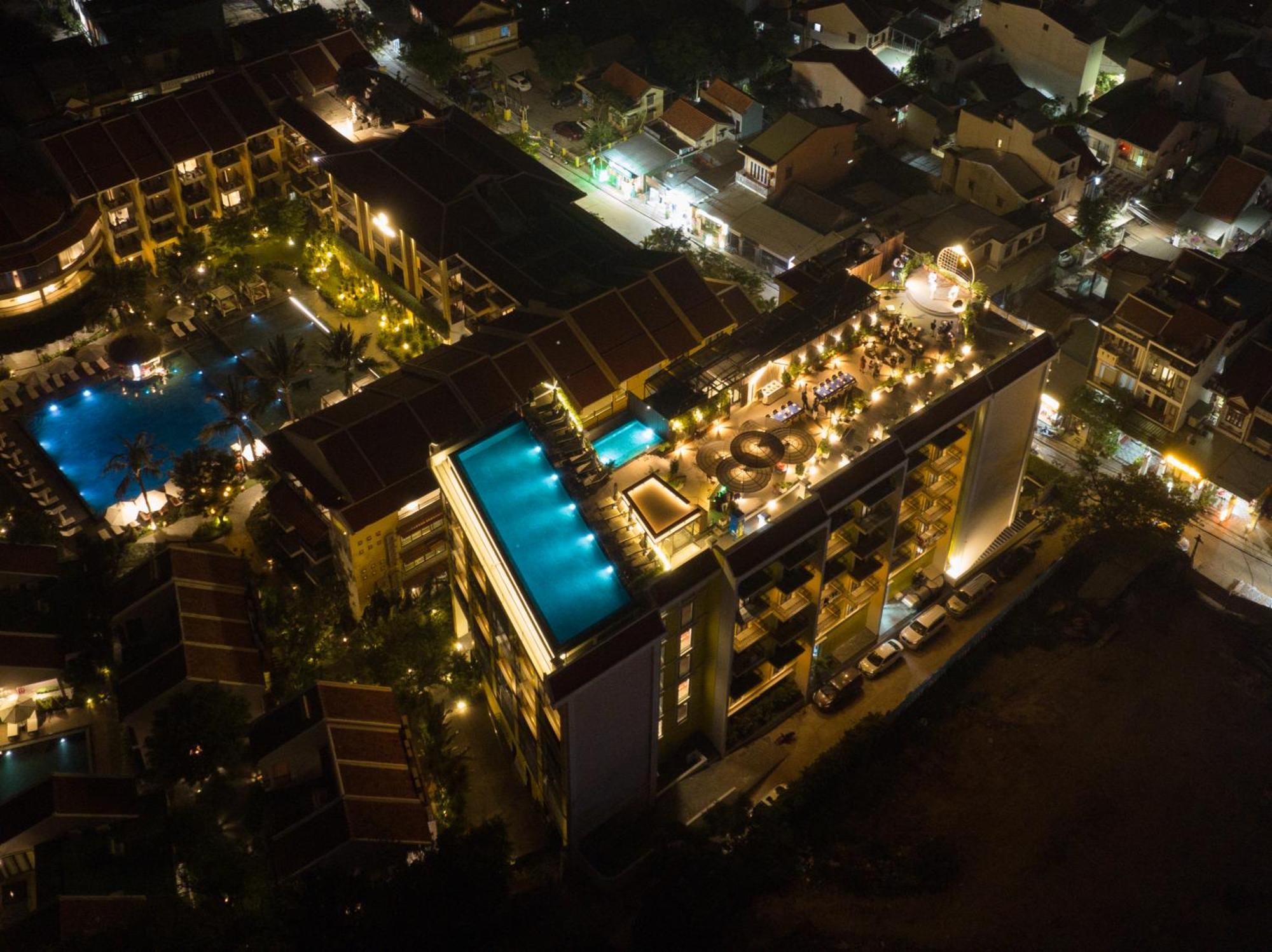 Bel Marina Hoi An Resort Zewnętrze zdjęcie Aerial view of the resort at night