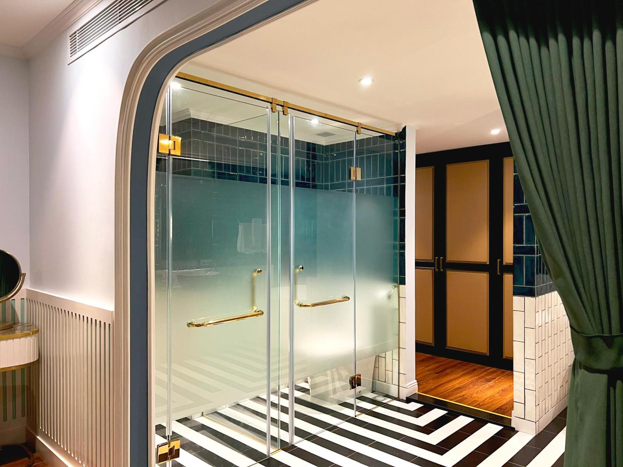 Bel Marina Hoi An Resort Zewnętrze zdjęcie A shower enclosure